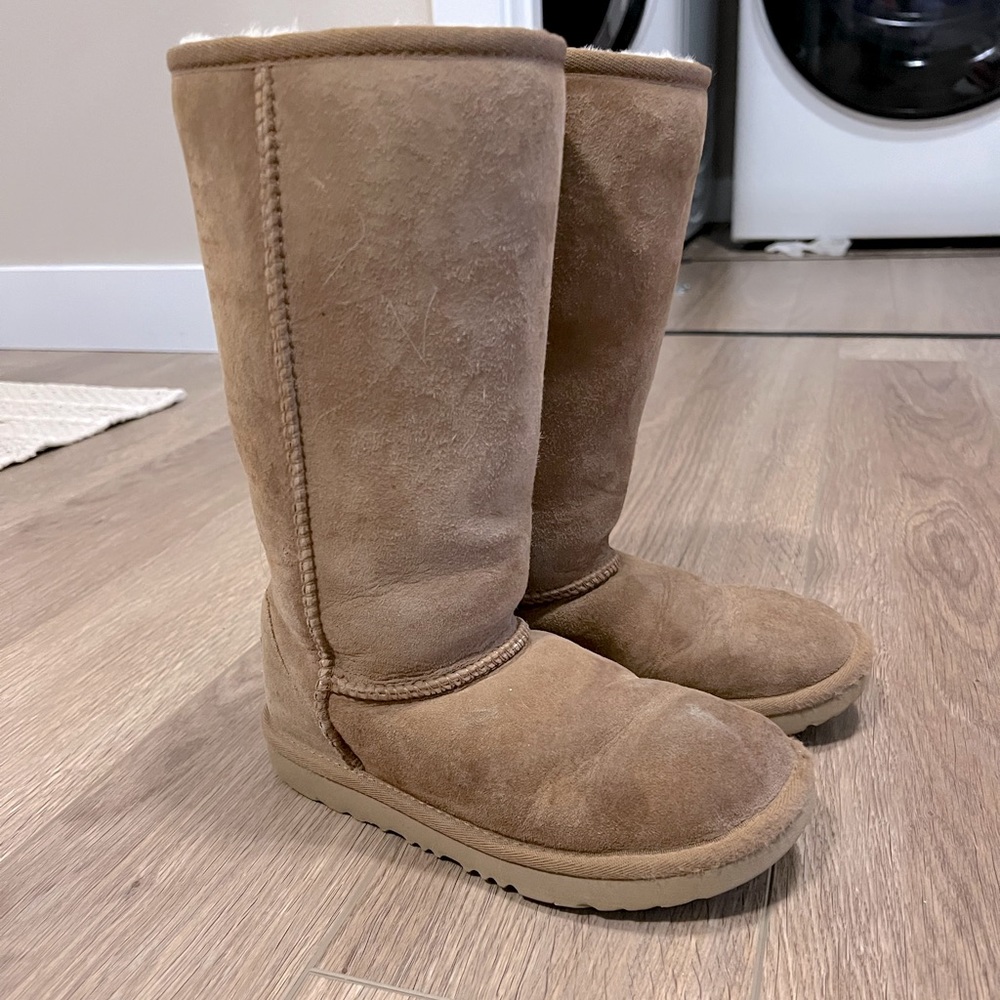 ❌sold on Facebook❌Girls Tall Uggs Size 2 Tan